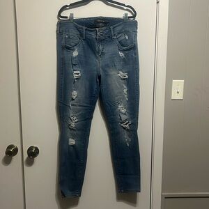 EUC Torrid Bombshell Skinny Jeans Light Wash